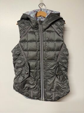 Ivivva Girls Reversible Quilted Down Hooded Puffer Vest in Dark Gray size 8